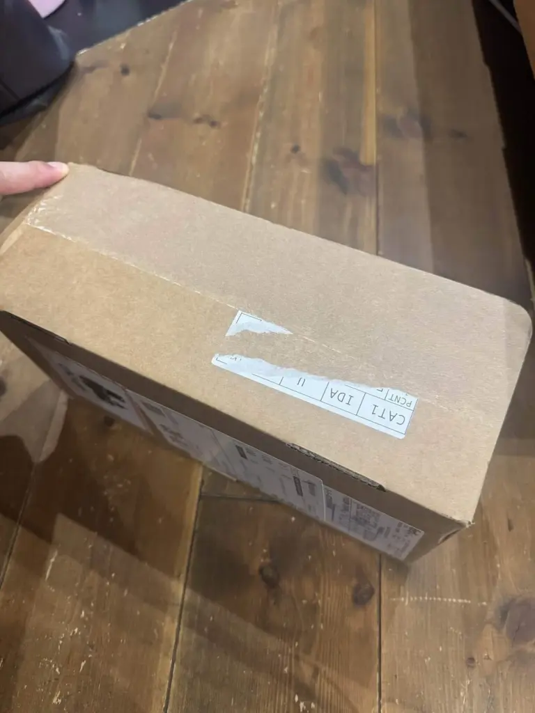 実際に自宅に届いた段ボール写真